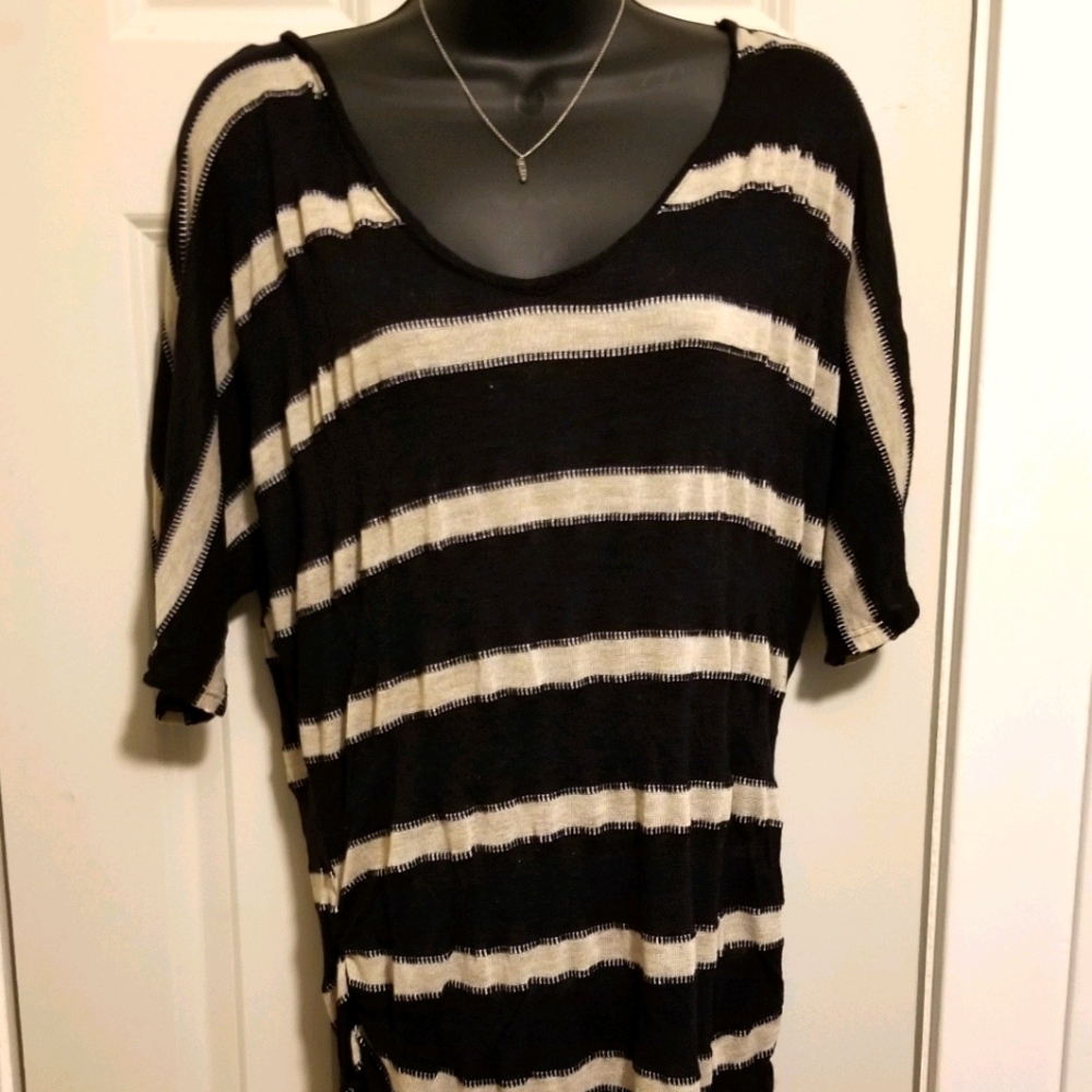 Womans top - Picture 2 of 3